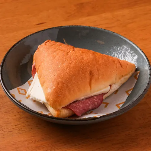 MACAR SALAMLI SANDVİÇ