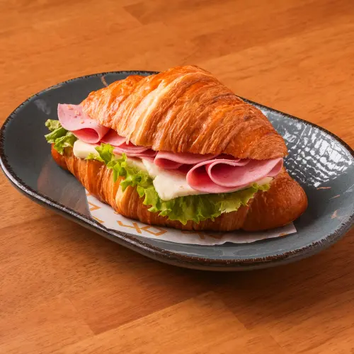 SALAM- PEYNİRLİ KRUVASAN SANDVİÇ